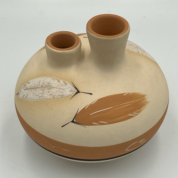 Vintage Hand-Painted Native American Pottery, Desert Pueblo “Buckskin” - Picture 4 of 7